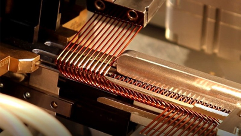 Continuous wave winding and axial hairpin